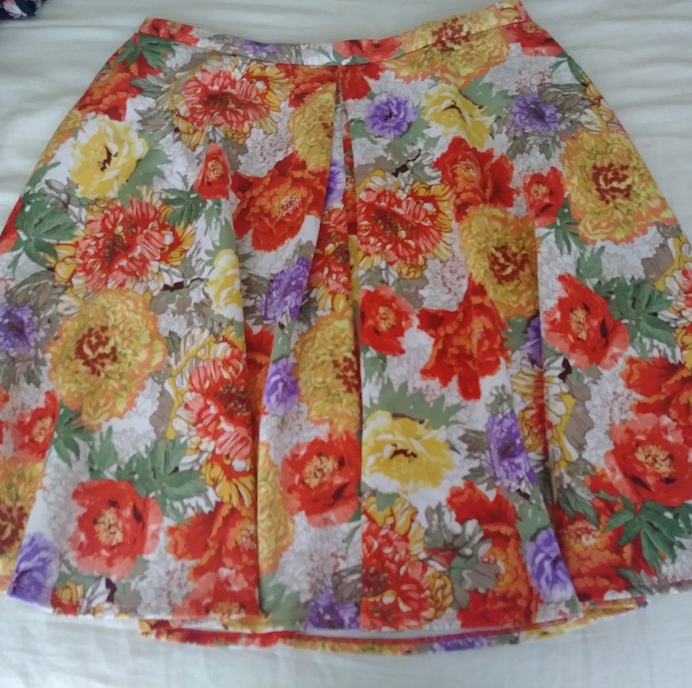 Plus Size 22 Gabby Skye Floral Midi Skirt